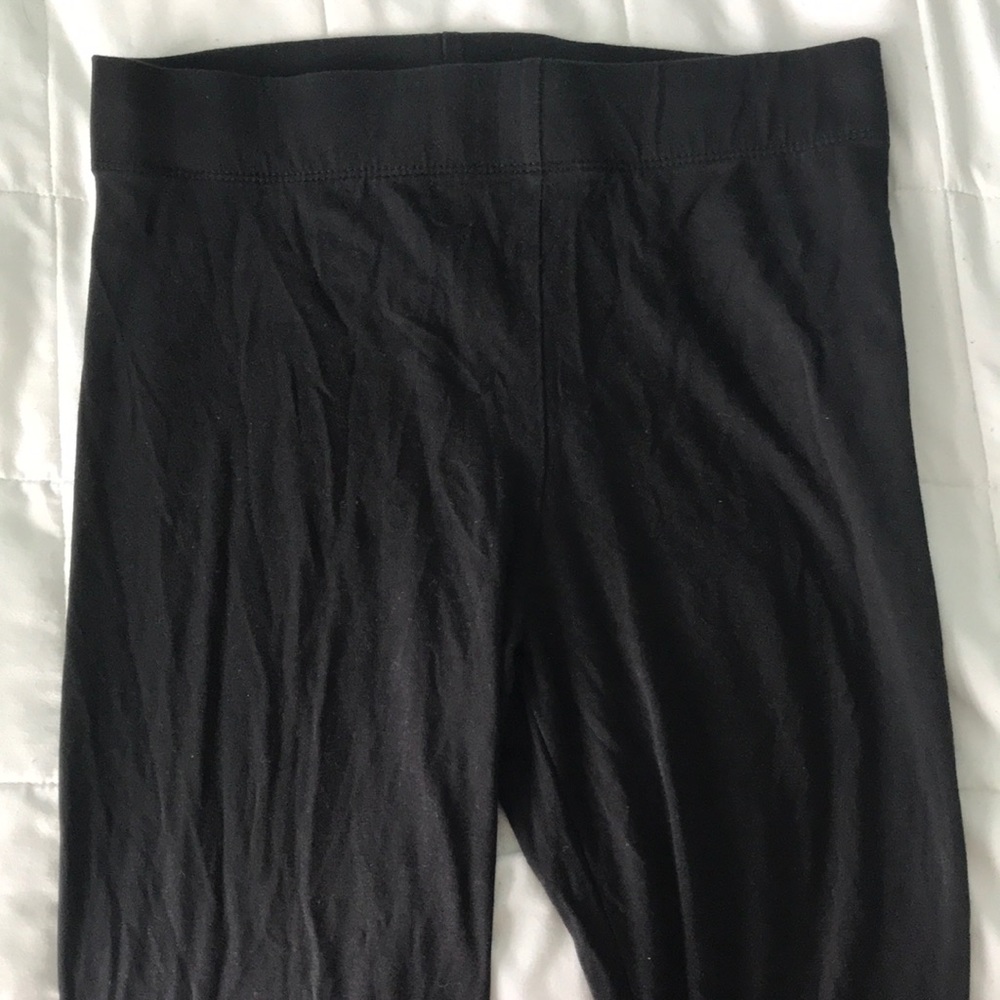 Simple black leggings